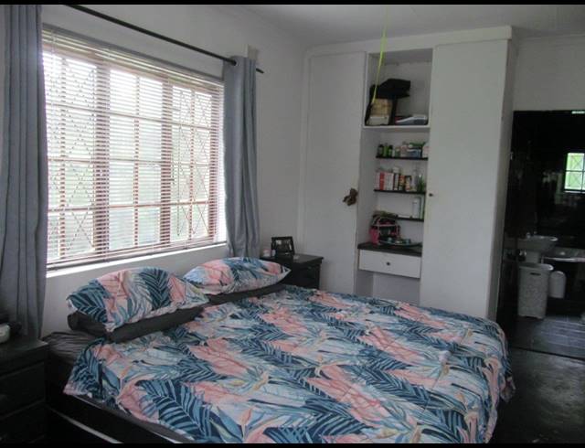 6 BEDROOM HOUSE FOR SALE IN SEA VIEW